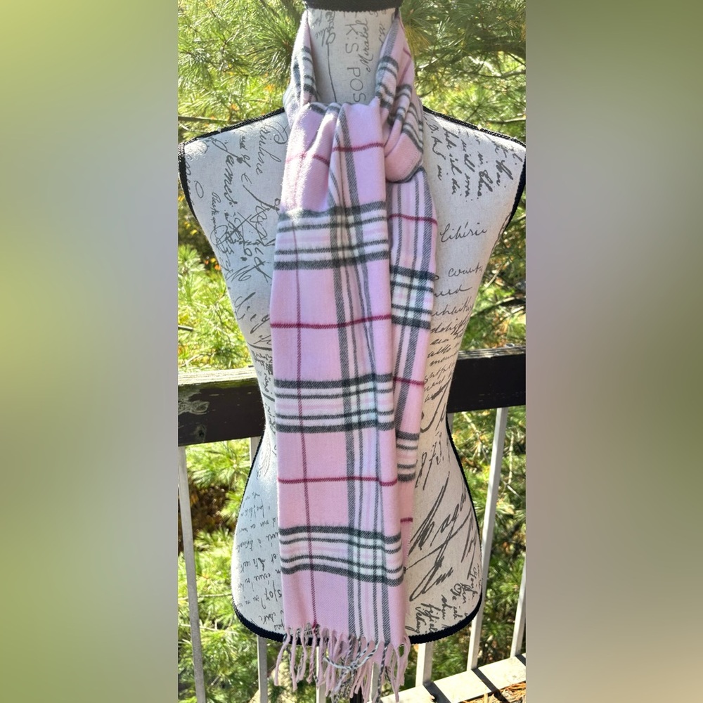 FRAAS “Cashmink” - Stylish Cashmere-feel Plaid Scarf
New with Fraas Packaging